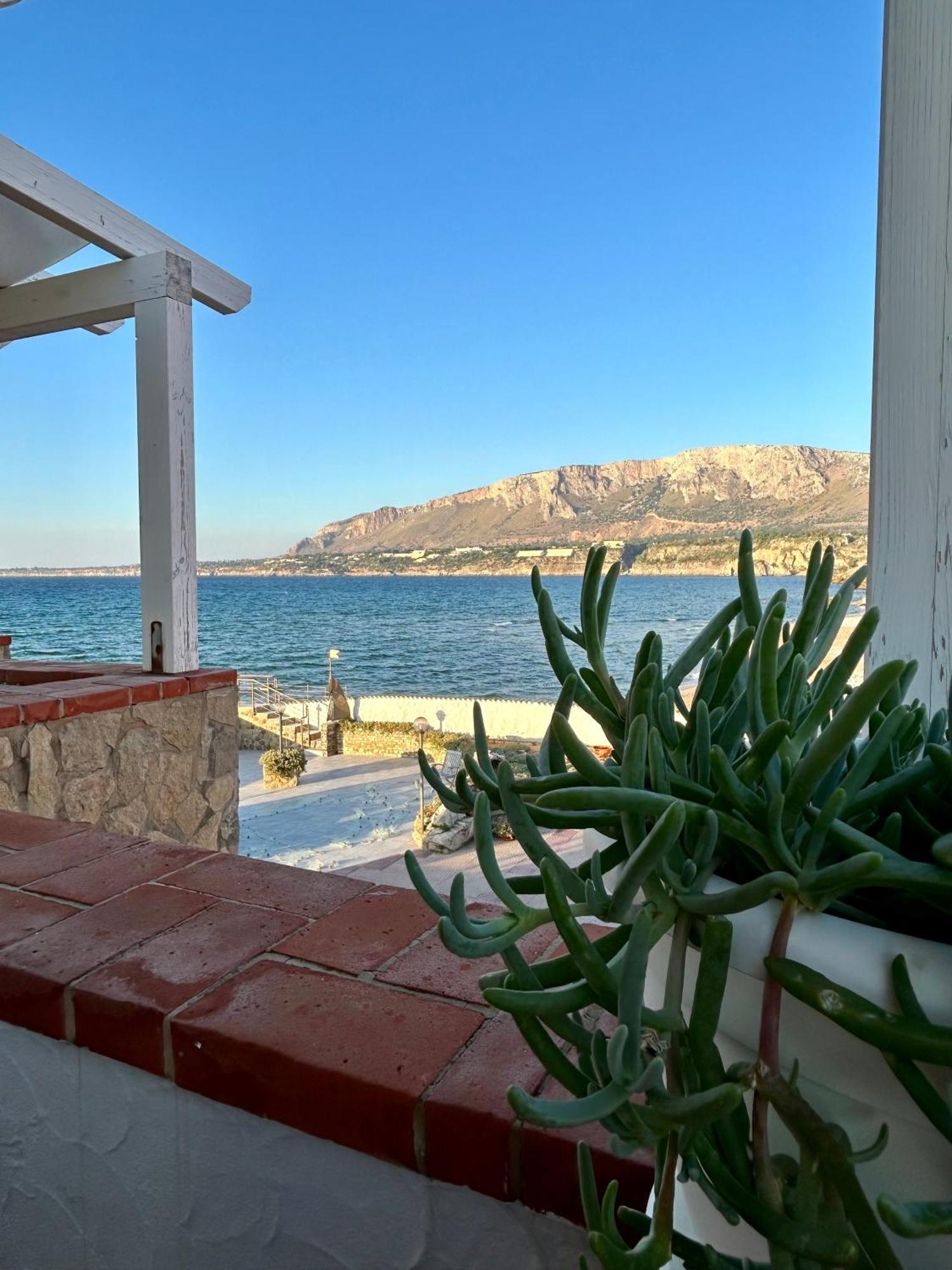Casa Vacanza Barbera - In Riva Al Mare Villa Trappeto  Exterior photo