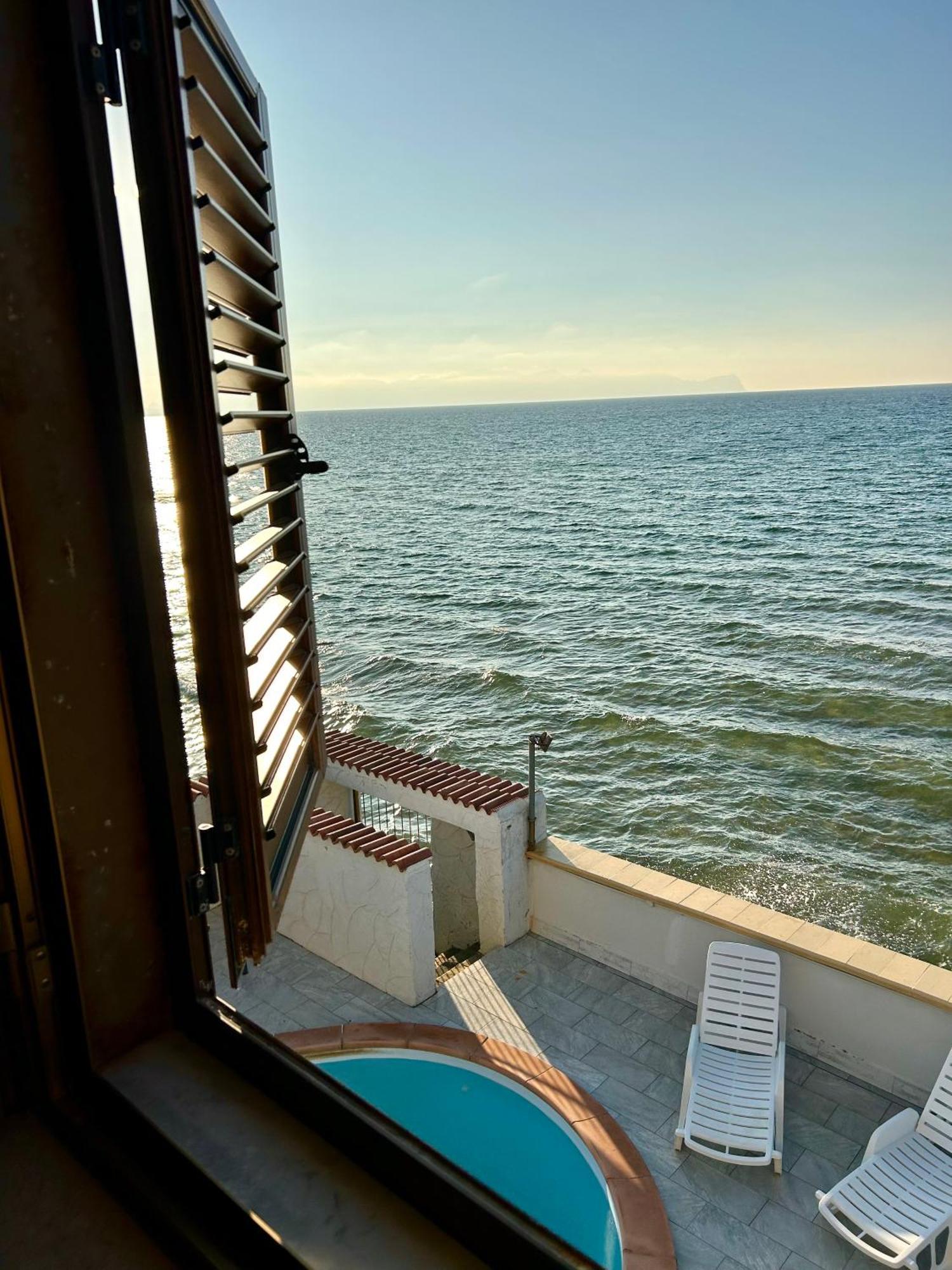 Casa Vacanza Barbera - In Riva Al Mare Villa Trappeto  Exterior photo